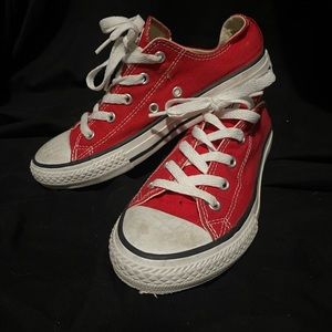Pre loved Red low top converse kids sz. 3